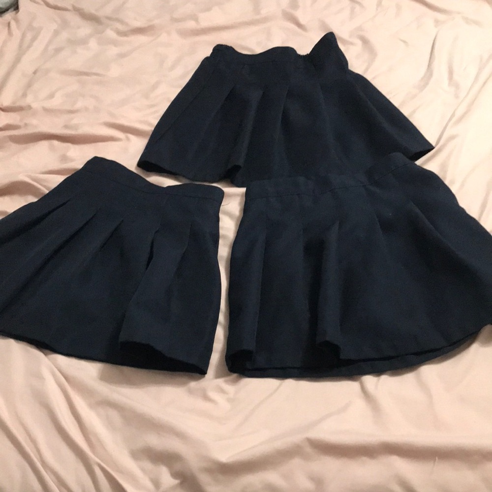 Set of 3 Navy Skorts Size 7 girls. Izod Brand